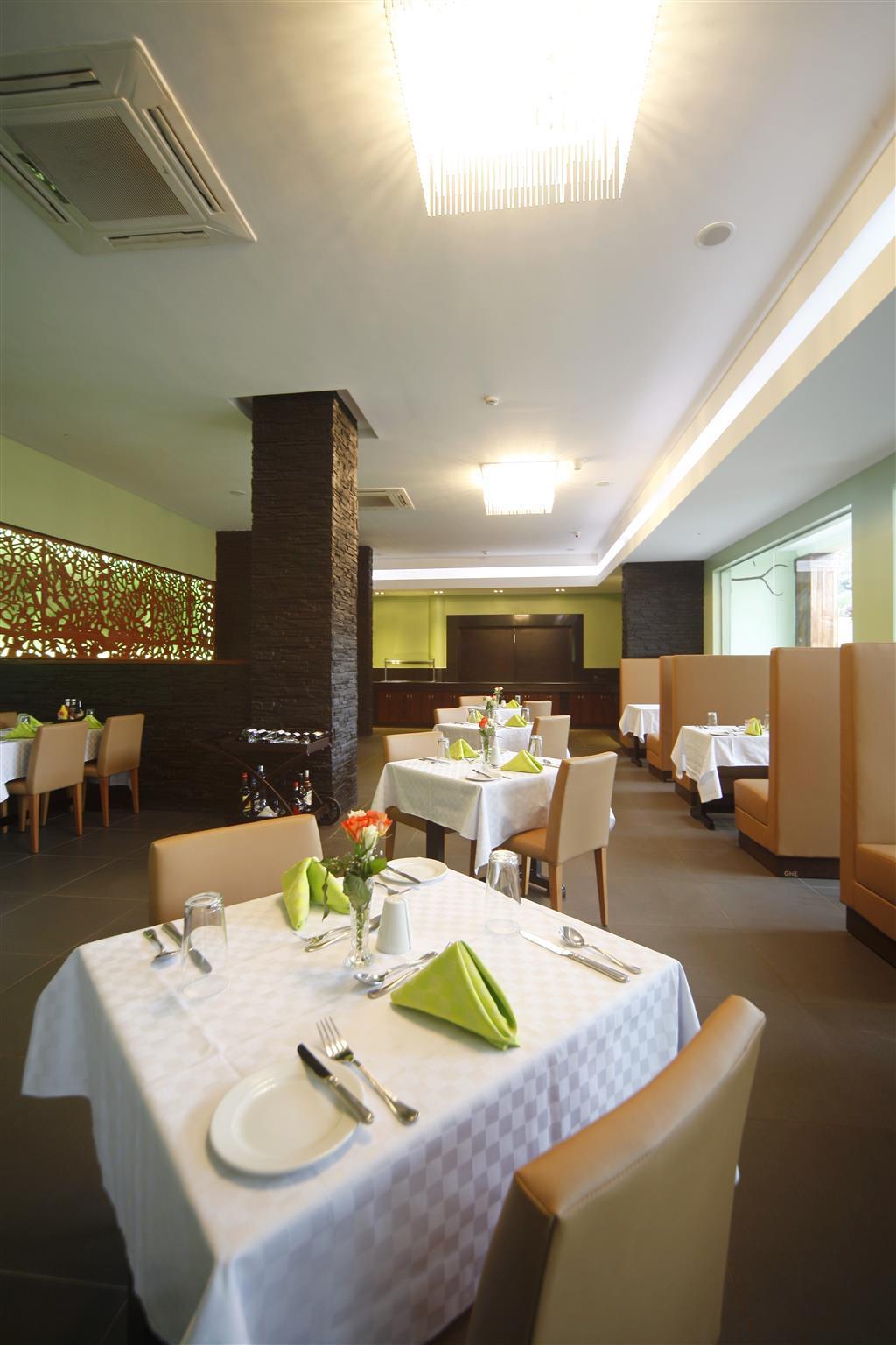 Best Western Premier Garden Hotel אנטבה מראה חיצוני תמונה
