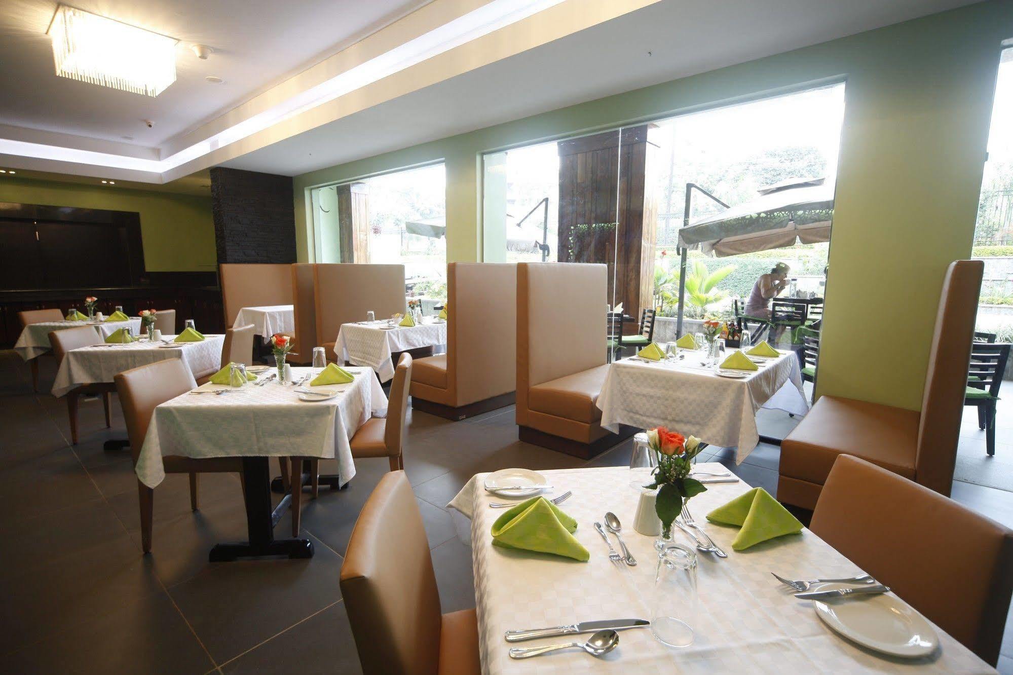 Best Western Premier Garden Hotel אנטבה מראה חיצוני תמונה