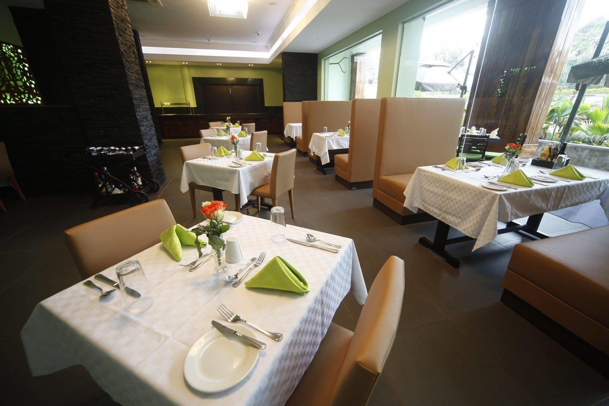 Best Western Premier Garden Hotel אנטבה מראה חיצוני תמונה
